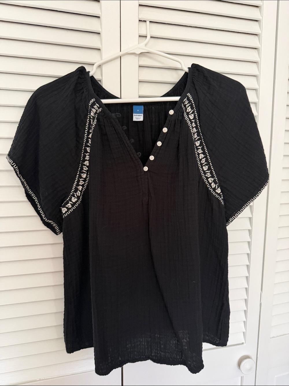 Old Navy Black Short-Sleeve Embroidered Split-Neck Tunic